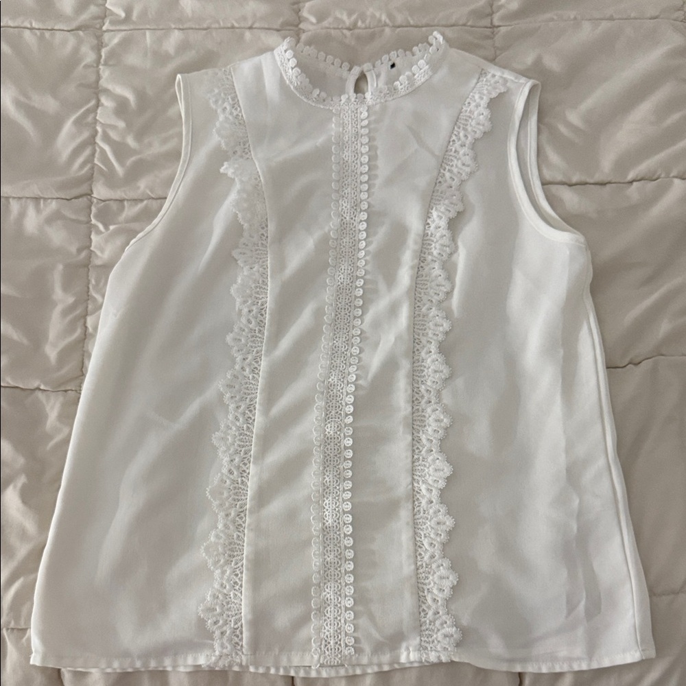 Chic White Lace Accent Sleeveless Blouse